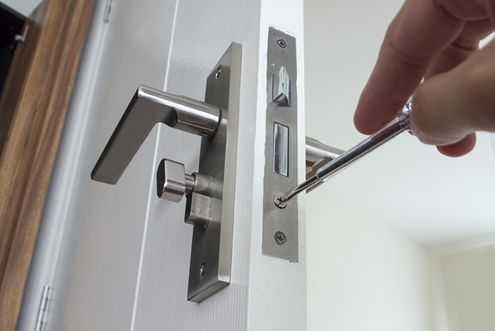 Our local locksmiths are able to repair and install door locks for properties in Hull and the local area.